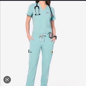 Figs Yola pant & Livingston top in Sea Foam